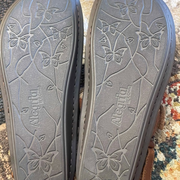 Alegria Verona Hickory Chain Leather Sandals - Picture 6 of 7